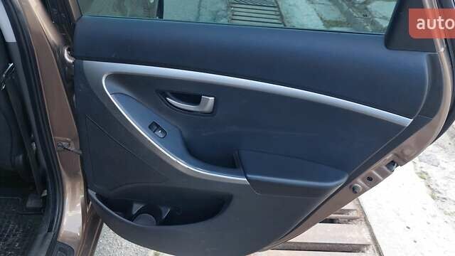Коричневий Хендай i30, об'ємом двигуна 1.58 л та пробігом 149 тис. км за 9500 $, фото 15 на Automoto.ua