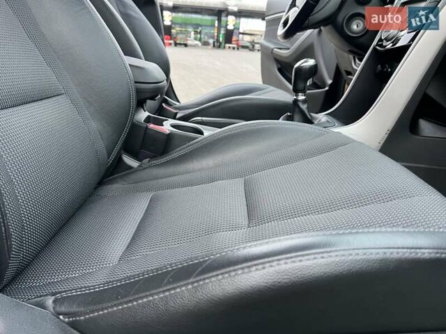 Коричневый Хендай i30, объемом двигателя 1.6 л и пробегом 116 тыс. км за 12600 $, фото 23 на Automoto.ua