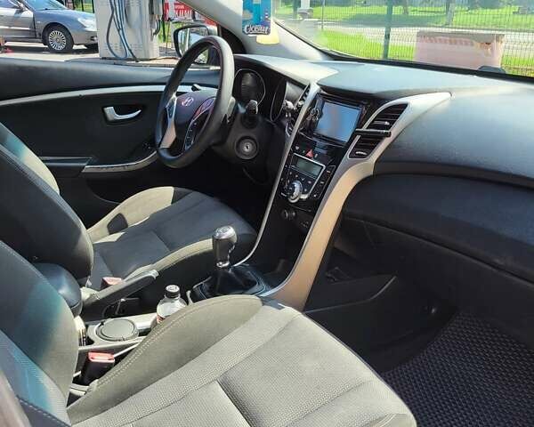 Коричневий Хендай i30, об'ємом двигуна 1.58 л та пробігом 234 тис. км за 9100 $, фото 2 на Automoto.ua