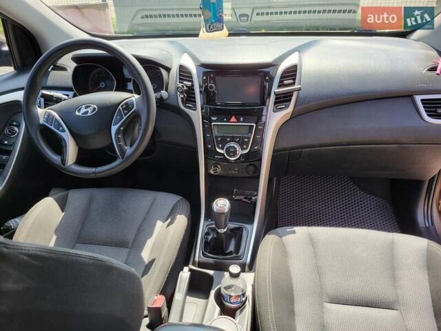Коричневий Хендай i30, об'ємом двигуна 1.58 л та пробігом 234 тис. км за 9100 $, фото 3 на Automoto.ua
