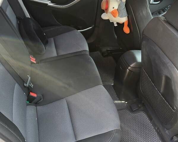 Коричневий Хендай i30, об'ємом двигуна 1.58 л та пробігом 234 тис. км за 9100 $, фото 5 на Automoto.ua