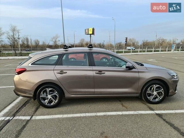 Коричневый Хендай i30, объемом двигателя 1.5 л и пробегом 25 тыс. км за 18500 $, фото 5 на Automoto.ua