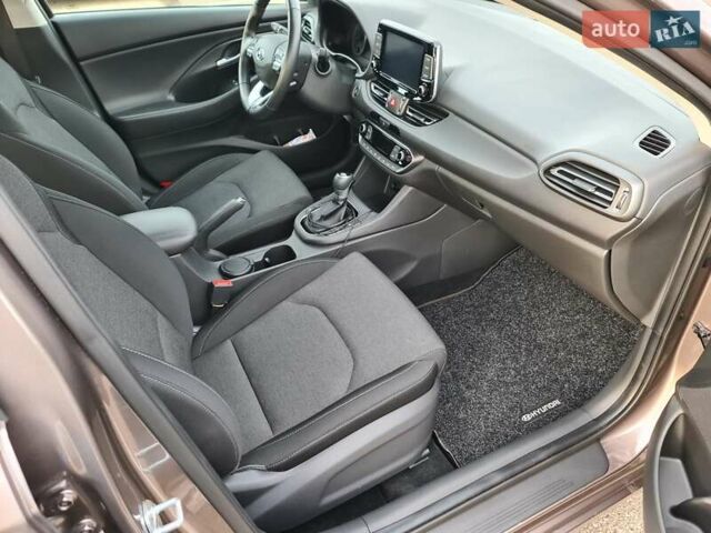 Коричневый Хендай i30, объемом двигателя 1.5 л и пробегом 25 тыс. км за 18500 $, фото 26 на Automoto.ua
