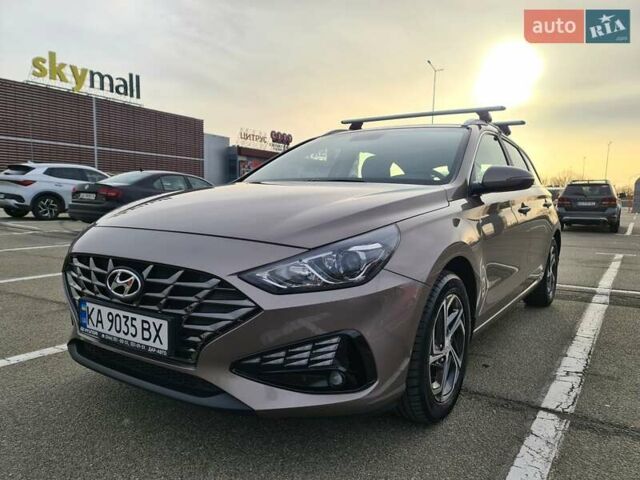 Коричневый Хендай i30, объемом двигателя 1.5 л и пробегом 25 тыс. км за 18500 $, фото 1 на Automoto.ua