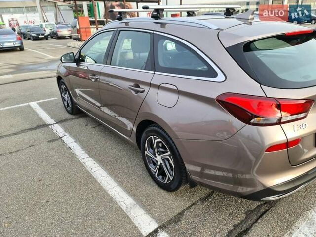 Коричневый Хендай i30, объемом двигателя 1.5 л и пробегом 25 тыс. км за 18500 $, фото 2 на Automoto.ua