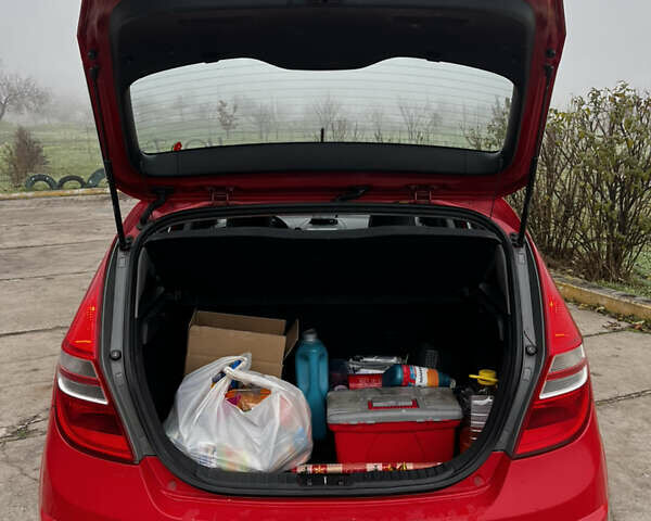 Красный Хендай i30, объемом двигателя 1.59 л и пробегом 250 тыс. км за 5800 $, фото 7 на Automoto.ua