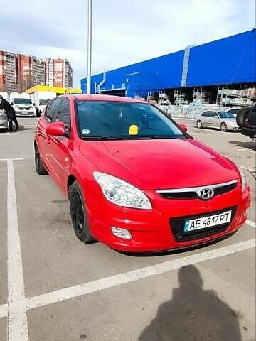 Красный Хендай i30, объемом двигателя 1.6 л и пробегом 247 тыс. км за 5800 $, фото 6 на Automoto.ua