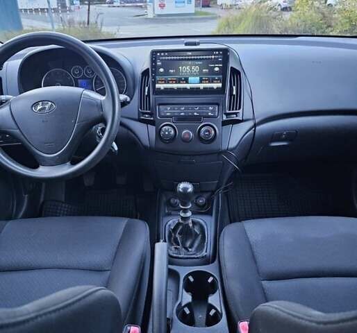 Червоний Хендай i30, об'ємом двигуна 1.4 л та пробігом 197 тис. км за 4047 $, фото 6 на Automoto.ua