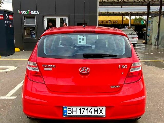 Червоний Хендай i30, об'ємом двигуна 1.6 л та пробігом 236 тис. км за 5000 $, фото 1 на Automoto.ua