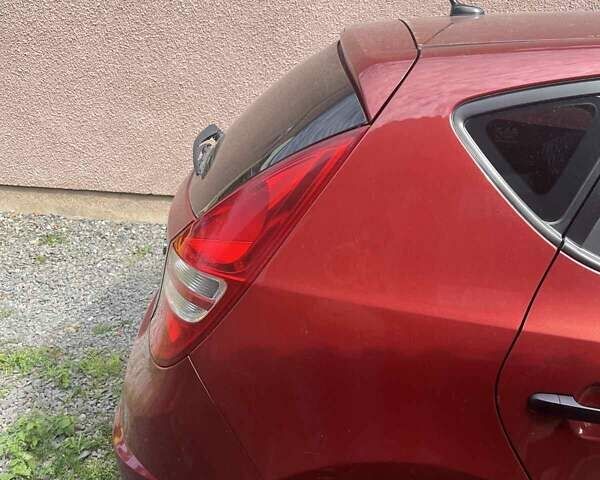 Червоний Хендай i30, об'ємом двигуна 1.4 л та пробігом 101 тис. км за 6500 $, фото 2 на Automoto.ua