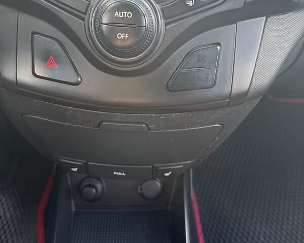 Красный Хендай i30, объемом двигателя 1.6 л и пробегом 135 тыс. км за 5900 $, фото 16 на Automoto.ua