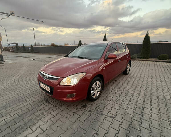Красный Хендай i30, объемом двигателя 1.58 л и пробегом 244 тыс. км за 5400 $, фото 1 на Automoto.ua