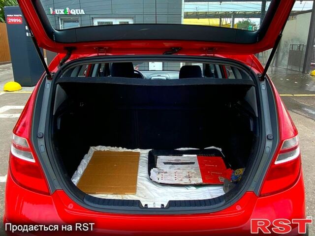 Червоний Хендай i30, об'ємом двигуна 1.6 л та пробігом 236 тис. км за 5000 $, фото 4 на Automoto.ua