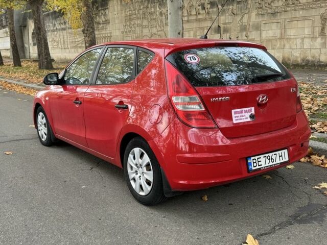 Красный Хендай i30, объемом двигателя 1.4 л и пробегом 212 тыс. км за 4300 $, фото 3 на Automoto.ua