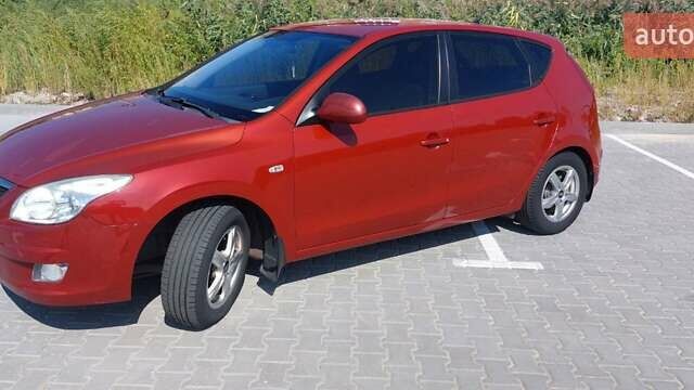 Хендай i30 2008 в Киеве на Automoto.ua Красный Хендай i30, объемом двигателя 1.4 л и пробегом 134 тыс. км за 4800 $, фото 13 на Automoto.ua