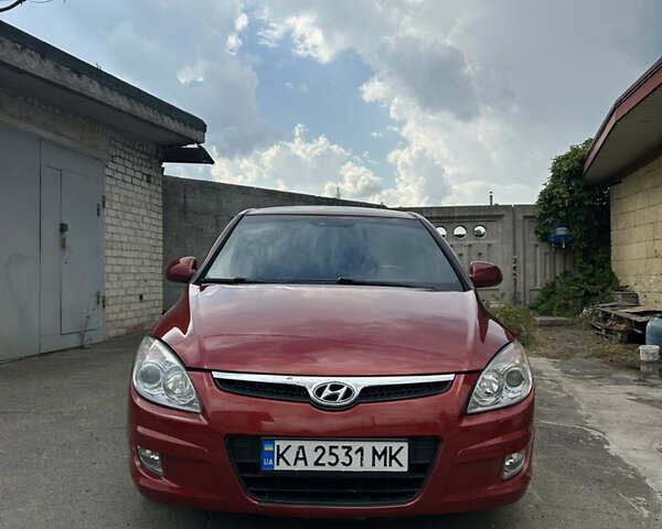 Красный Хендай i30, объемом двигателя 1.6 л и пробегом 186 тыс. км за 6399 $, фото 1 на Automoto.ua