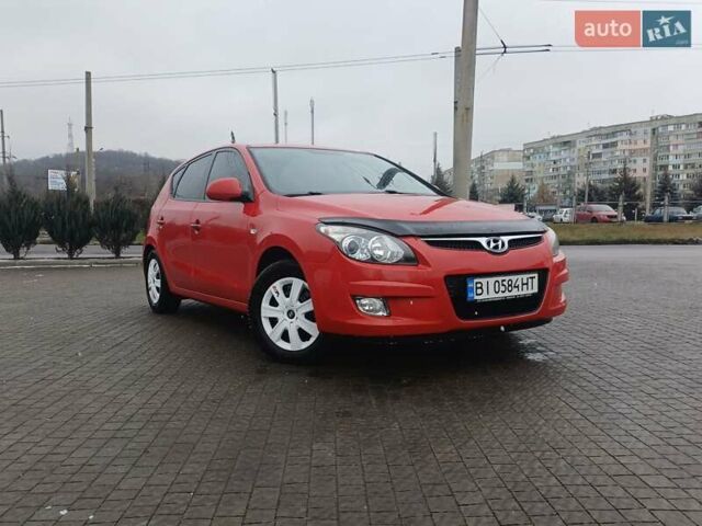 Красный Хендай i30, объемом двигателя 1.4 л и пробегом 208 тыс. км за 5700 $, фото 1 на Automoto.ua