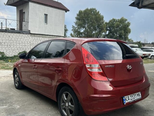 Красный Хендай i30, объемом двигателя 1.6 л и пробегом 186 тыс. км за 6349 $, фото 5 на Automoto.ua