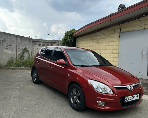 Красный Хендай i30, объемом двигателя 1.6 л и пробегом 186 тыс. км за 6399 $, фото 2 на Automoto.ua