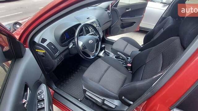Хендай i30 2008 в Киеве на Automoto.ua Красный Хендай i30, объемом двигателя 1.4 л и пробегом 134 тыс. км за 4800 $, фото 8 на Automoto.ua