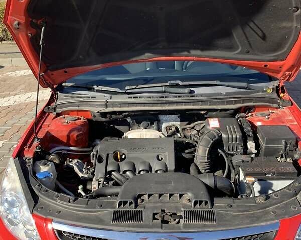 Красный Хендай i30, объемом двигателя 1.4 л и пробегом 262 тыс. км за 5200 $, фото 26 на Automoto.ua