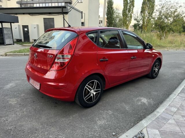 Красный Хендай i30, объемом двигателя 1.4 л и пробегом 202 тыс. км за 5999 $, фото 3 на Automoto.ua