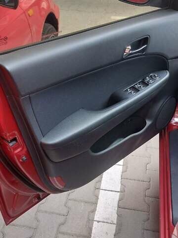 Хендай i30 2008 в Киеве на Automoto.ua Красный Хендай i30, объемом двигателя 1.4 л и пробегом 134 тыс. км за 4800 $, фото 19 на Automoto.ua