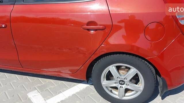 Хендай i30 2008 в Киеве на Automoto.ua Красный Хендай i30, объемом двигателя 1.4 л и пробегом 134 тыс. км за 4800 $, фото 23 на Automoto.ua