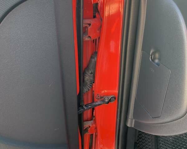 Красный Хендай i30, объемом двигателя 1.4 л и пробегом 262 тыс. км за 5200 $, фото 4 на Automoto.ua