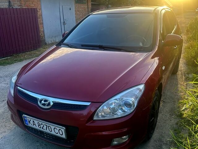 Червоний Хендай i30, об'ємом двигуна 1.4 л та пробігом 230 тис. км за 4500 $, фото 1 на Automoto.ua