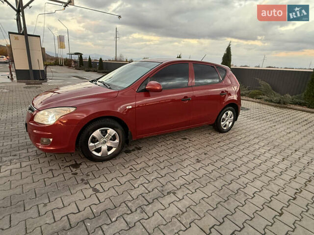 Красный Хендай i30, объемом двигателя 1.58 л и пробегом 244 тыс. км за 5400 $, фото 4 на Automoto.ua