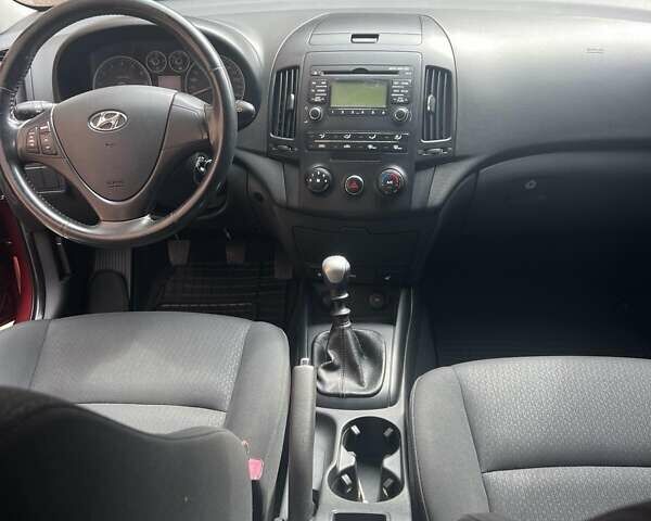 Червоний Хендай i30, об'ємом двигуна 1.4 л та пробігом 101 тис. км за 6500 $, фото 8 на Automoto.ua