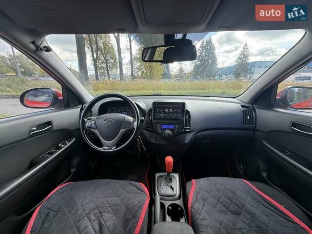 Красный Хендай i30, объемом двигателя 1.6 л и пробегом 135 тыс. км за 5900 $, фото 7 на Automoto.ua