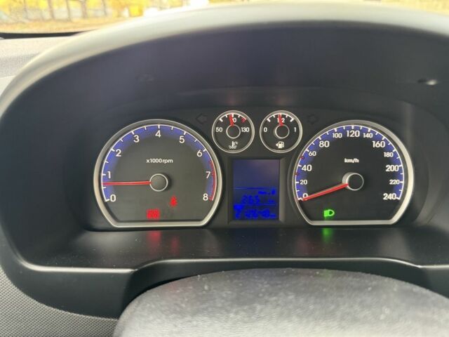 Красный Хендай i30, объемом двигателя 1.4 л и пробегом 212 тыс. км за 4300 $, фото 5 на Automoto.ua