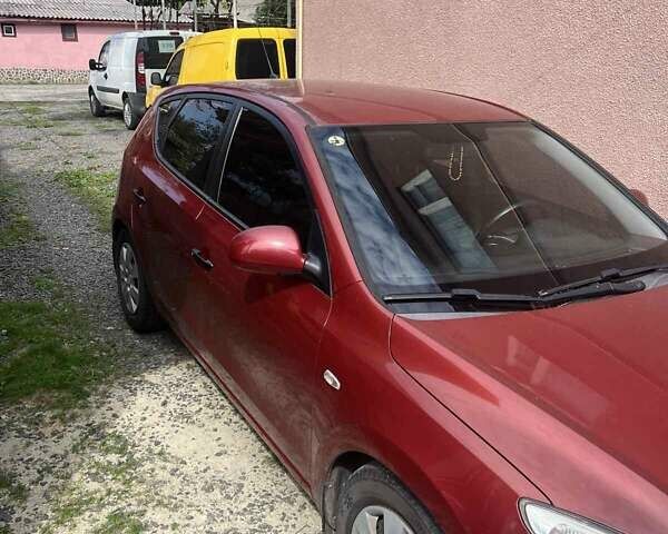 Червоний Хендай i30, об'ємом двигуна 1.4 л та пробігом 101 тис. км за 6500 $, фото 1 на Automoto.ua