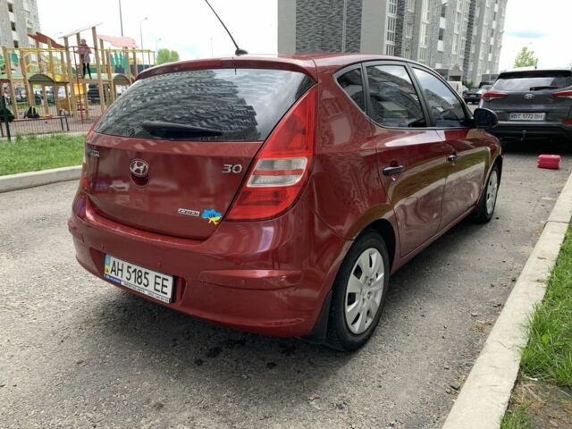 Красный Хендай i30, объемом двигателя 0.16 л и пробегом 219 тыс. км за 6350 $, фото 3 на Automoto.ua