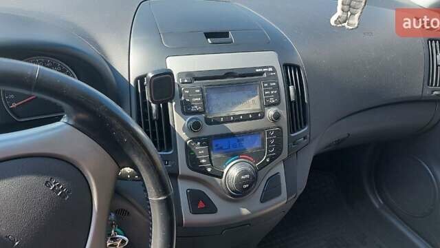 Хендай i30 2008 в Киеве на Automoto.ua Красный Хендай i30, объемом двигателя 1.4 л и пробегом 134 тыс. км за 4800 $, фото 20 на Automoto.ua