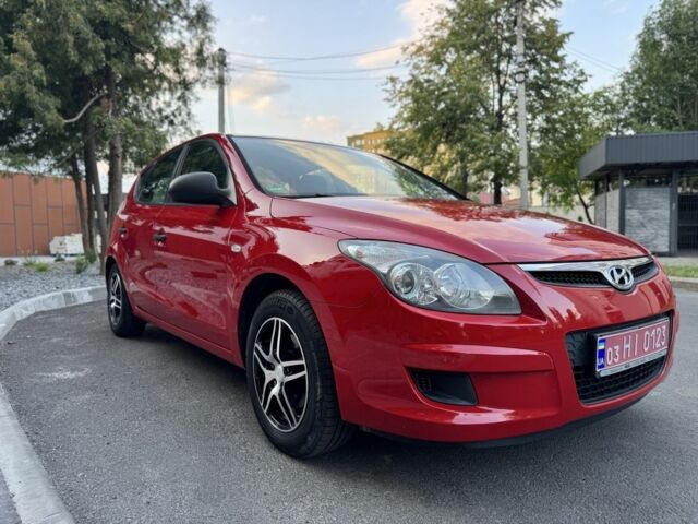 Красный Хендай i30, объемом двигателя 1.4 л и пробегом 202 тыс. км за 5999 $, фото 2 на Automoto.ua