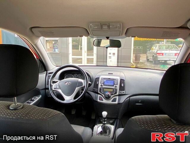 Червоний Хендай i30, об'ємом двигуна 1.6 л та пробігом 236 тис. км за 5000 $, фото 8 на Automoto.ua