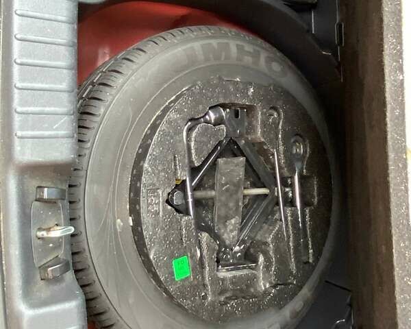 Красный Хендай i30, объемом двигателя 1.58 л и пробегом 236 тыс. км за 5000 $, фото 21 на Automoto.ua