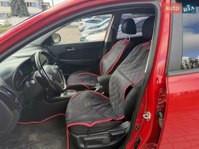 Красный Хендай i30, объемом двигателя 1.6 л и пробегом 135 тыс. км за 5900 $, фото 6 на Automoto.ua