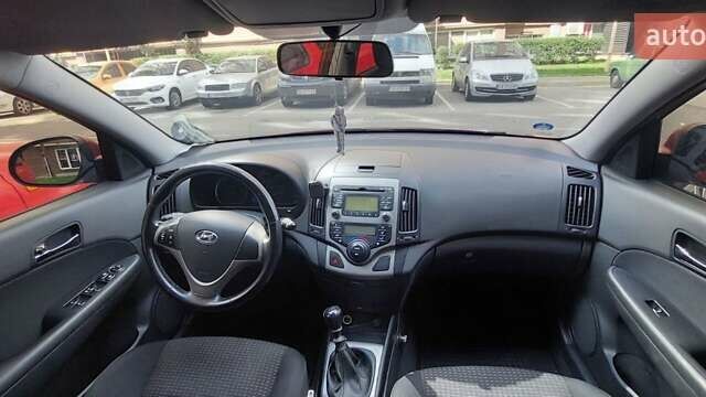 Хендай i30 2008 в Киеве на Automoto.ua Красный Хендай i30, объемом двигателя 1.4 л и пробегом 134 тыс. км за 4800 $, фото 15 на Automoto.ua