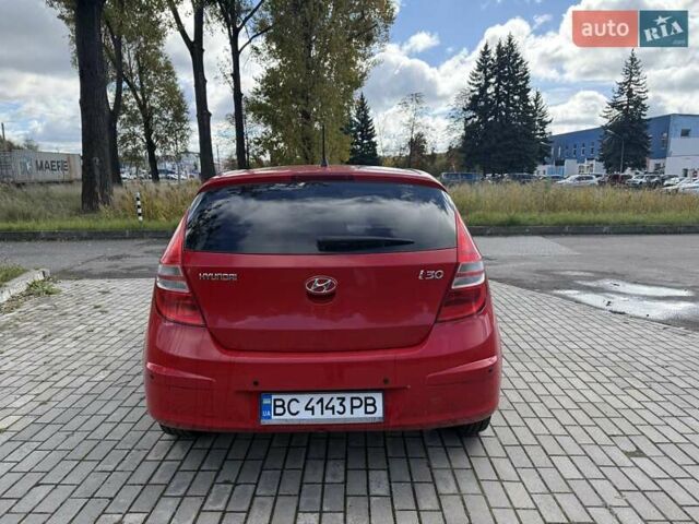 Красный Хендай i30, объемом двигателя 1.6 л и пробегом 135 тыс. км за 5900 $, фото 2 на Automoto.ua