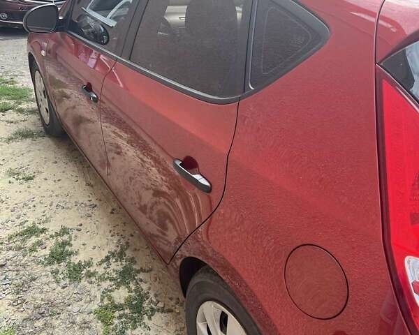 Червоний Хендай i30, об'ємом двигуна 1.4 л та пробігом 101 тис. км за 6500 $, фото 4 на Automoto.ua