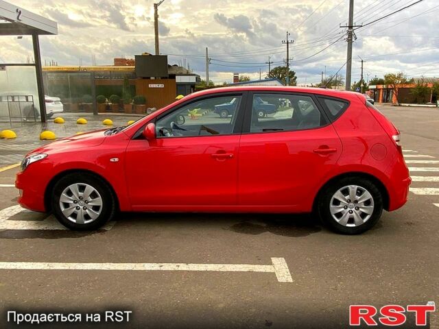 Червоний Хендай i30, об'ємом двигуна 1.6 л та пробігом 236 тис. км за 5000 $, фото 3 на Automoto.ua