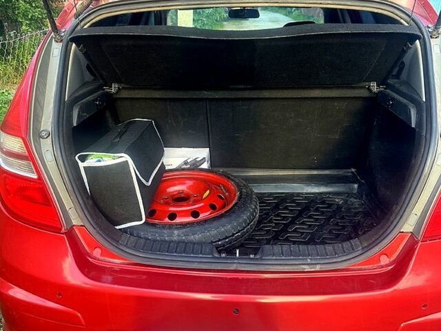 Червоний Хендай i30, об'ємом двигуна 1.4 л та пробігом 230 тис. км за 4500 $, фото 2 на Automoto.ua