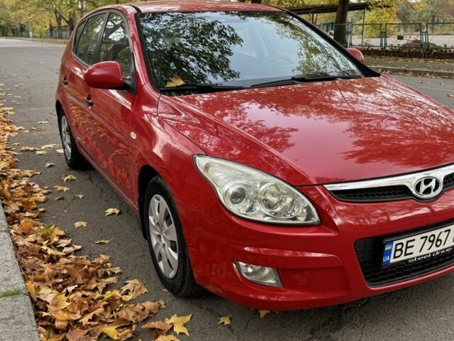 Красный Хендай i30, объемом двигателя 1.4 л и пробегом 212 тыс. км за 4300 $, фото 1 на Automoto.ua