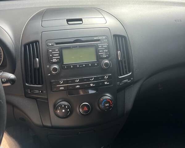 Червоний Хендай i30, об'ємом двигуна 1.4 л та пробігом 101 тис. км за 6500 $, фото 11 на Automoto.ua