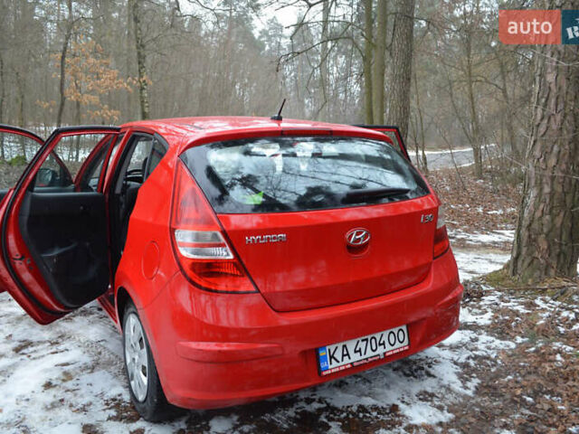 Красный Хендай i30, объемом двигателя 1.4 л и пробегом 231 тыс. км за 5200 $, фото 3 на Automoto.ua