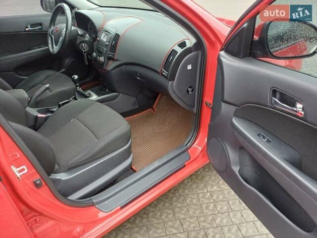 Красный Хендай i30, объемом двигателя 1.4 л и пробегом 208 тыс. км за 5700 $, фото 18 на Automoto.ua